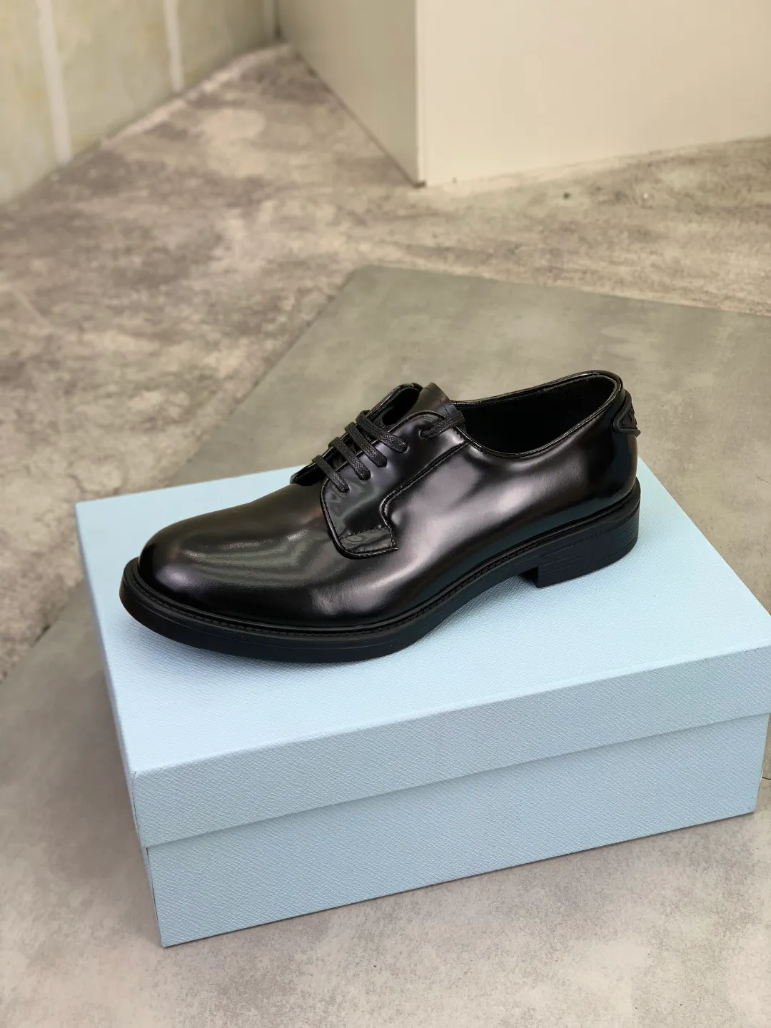Men's Men's Shoes💰P640💰[New Style] High Quality Water-dyed Niuli 🆘[PRADA] Prada's latest casual business leather shoes for men! Listed simultaneously! The fabric is made of specially imported original calfskin, and the interior is made of imported water-dyed cowhide. It is absolutely luxurious and leads the fashion trend. High-end combination rubber outsole, size: 38-44 (45 and 46 can be customized) 3️⃣ colors available